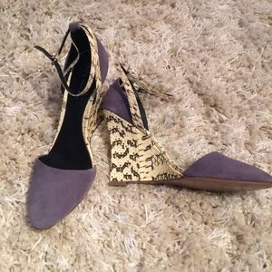 Elite tahari snake print wedges